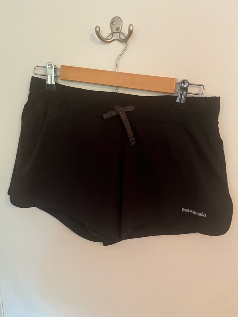 Patagonia Women’s Nine Trails Shorts sz Small Black EUC